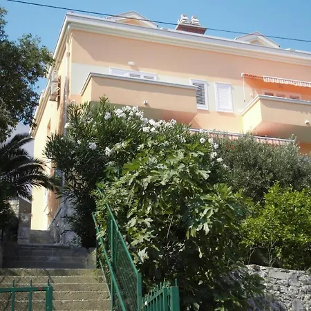 Apartment By The Sea - 19202