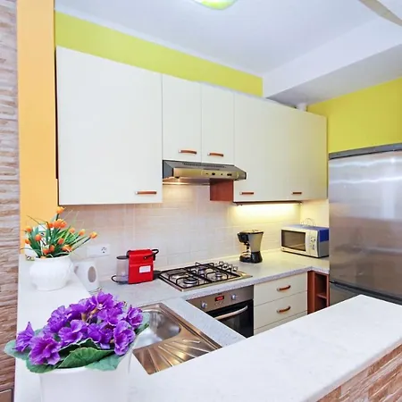 Apartment By The Sea - 19202 *