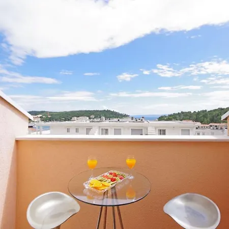 Apartman By The Sea - 19202 Makarska