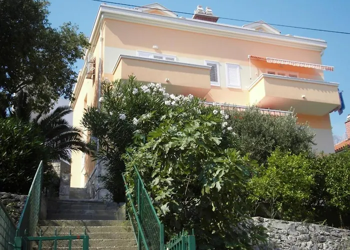 Apartment By The Sea - 19202