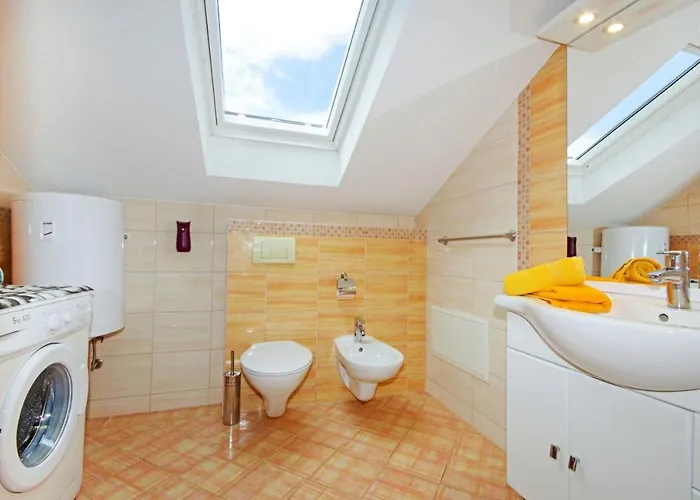 Apartment By The Sea - 19202 *